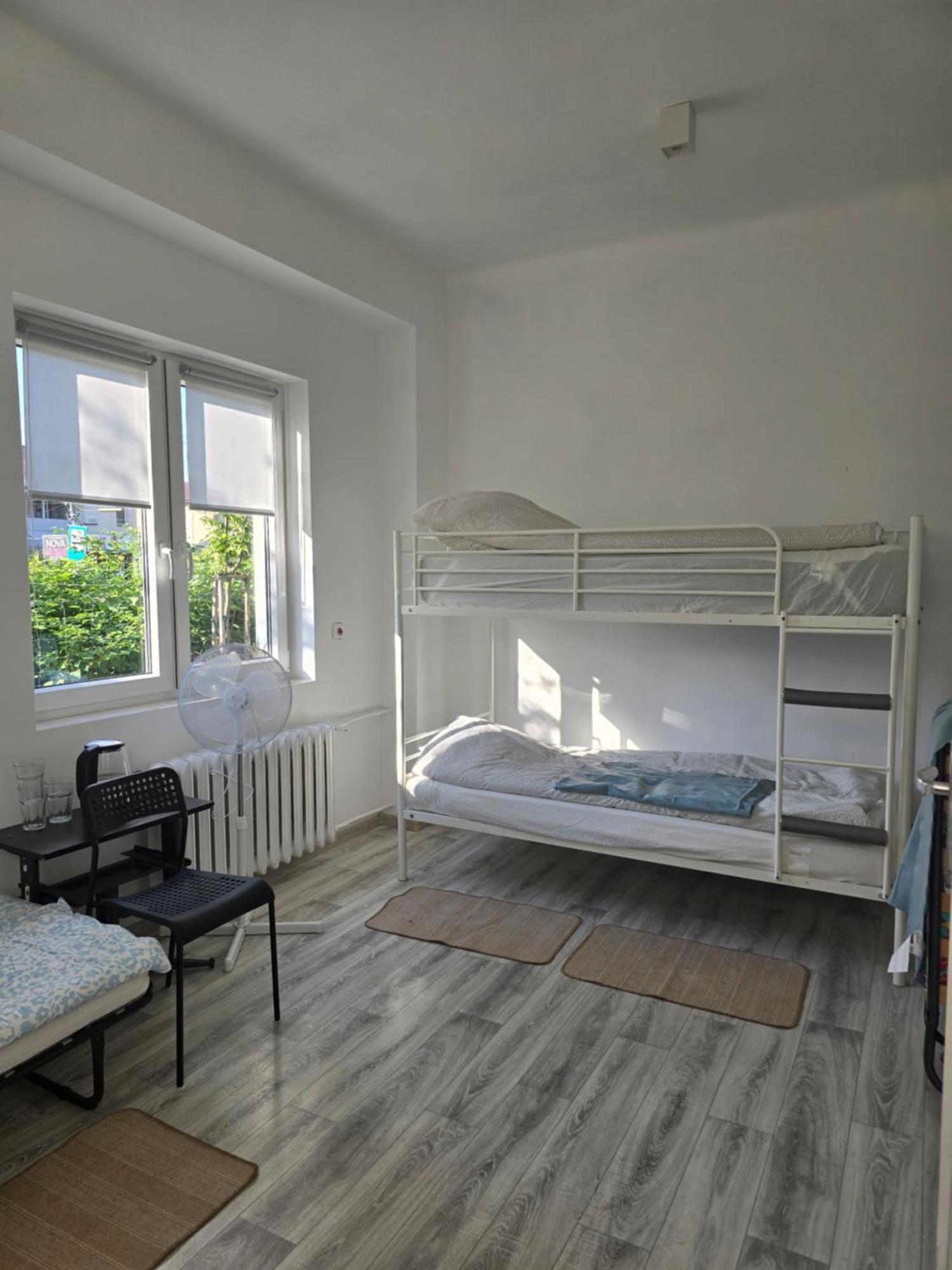 Hostel W Zielonce 洁灵卡 外观 照片